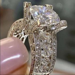 New Luxury 925 Silver Diamond Engagement Ring